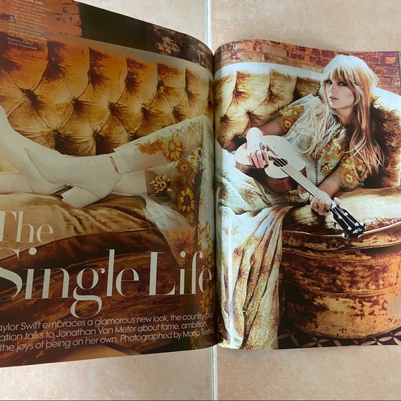 Taylor Swift - Vogue magazine 2012 - Picture 3 of 7